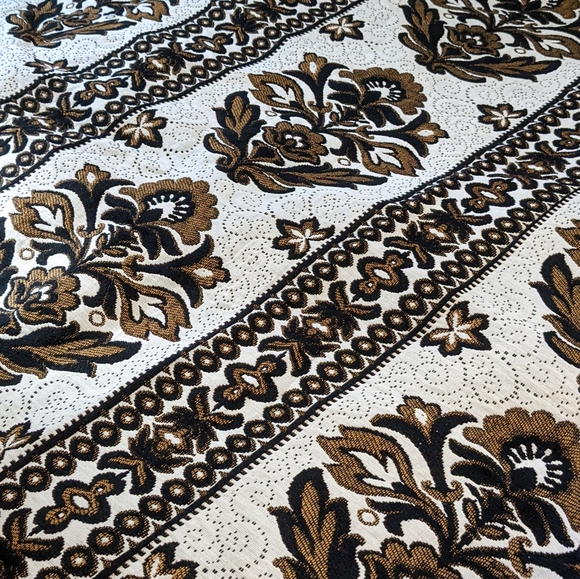 Vintage Italian Bedspread - Picture 2 of 11